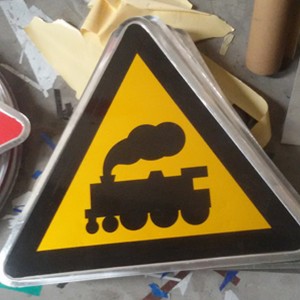 乌鲁木齐三角警示牌生产厂家 乌鲁木齐三角警示牌制作加工