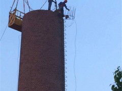 唐山钢铁50米砖烟囱拆除工程施工现场